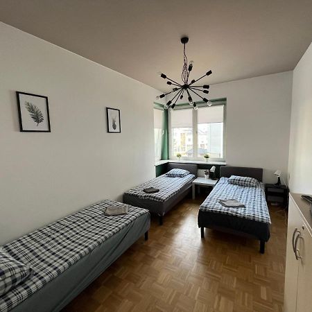 Hostel Pokoje Nowoursynowska Warschau Exterior foto